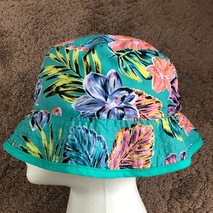 Reversible bucket hat